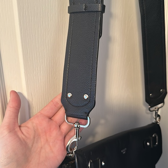 Guess purse - Picture 4 of 7